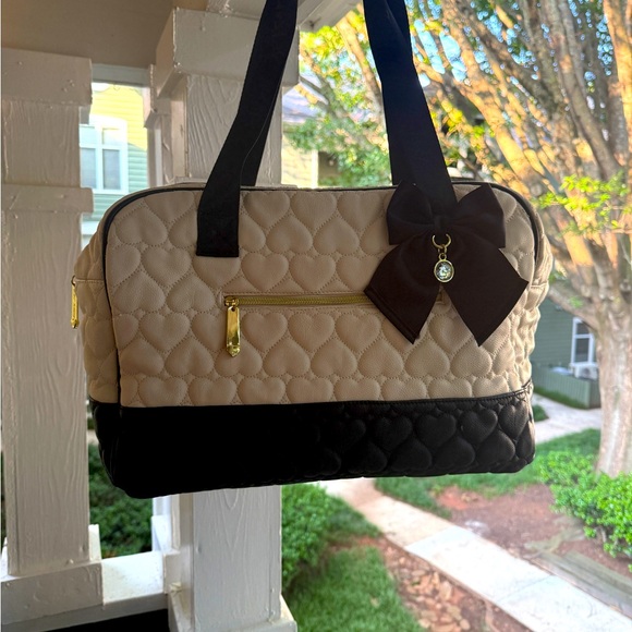 Betsy Johnson Beige and Black Heart Quilted Women's Travel Bag - Picture 1 of 14